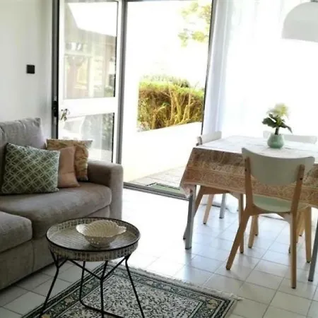 Charmant Studio Idealement Situe ! Commerces, Port Et Plage A Pieds ! *